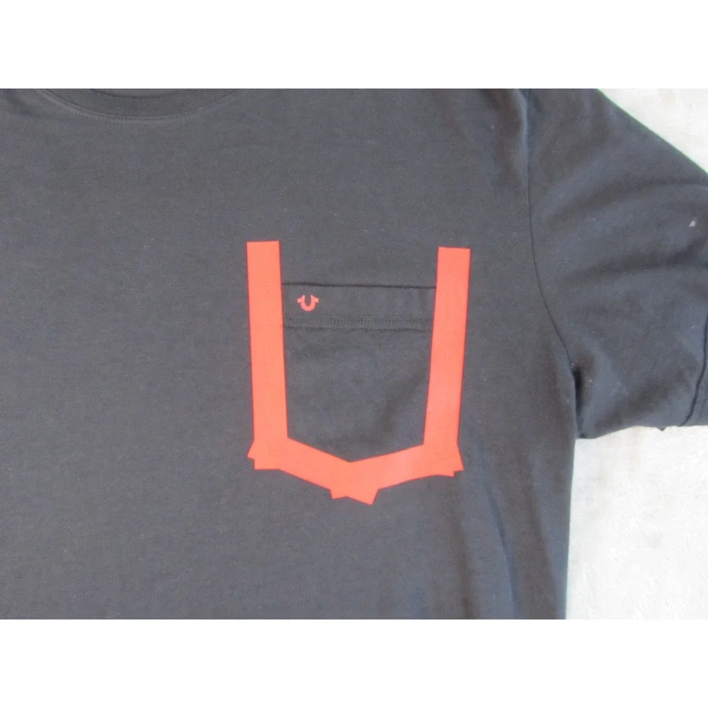 True Religion Mens Charcoal Gray Red Horseshoe Graphic Pocket T-Shirt Size L